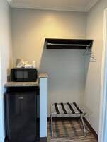 Artículos de tocador gratuitos, secador de pelo, toallas, jabón