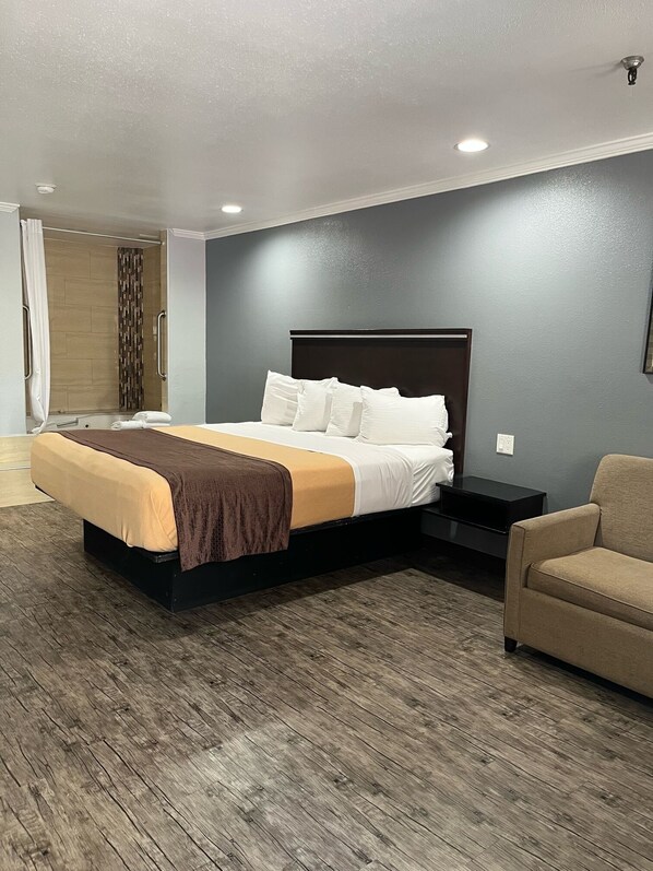 Economy Room, 1 King Bed, Non Smoking, Jetted Tub | 1 bedroom, iron/ironing board, free WiFi, bed sheets