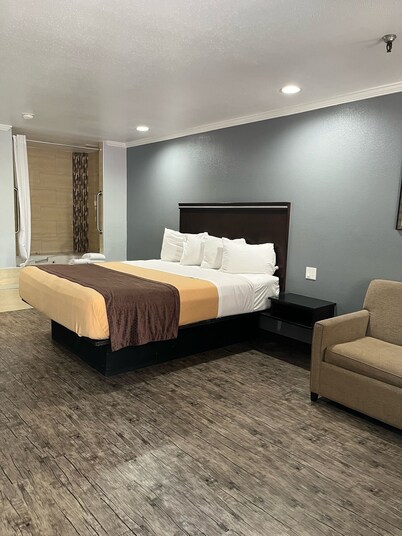  Laguna Inn & Suites