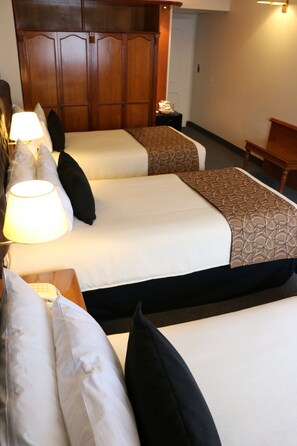 Standard Room, 2 Twin Beds | Premium bedding, down comforters, pillowtop beds, in-room safe