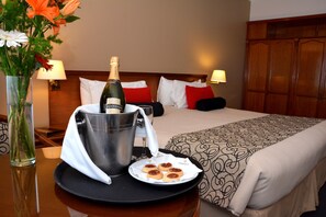 Bộ đồ giường cao cấp, chăn bông, nệm có lớp đệm bông