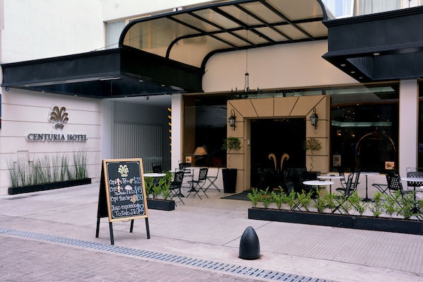 Mặt tiền nơi lưu trú