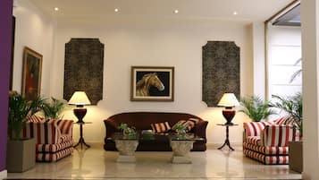 Área de estar no saguão