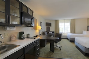 In-room safe, desk, iron/ironing board, free cots/infant beds - Candlewood Suites Rogers / Bentonville by IHG (Rogers)