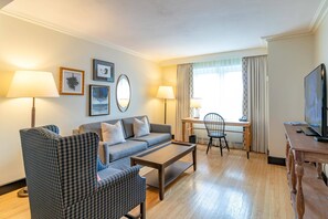 Junior Suite, 1 King Bed with Sofa bed | Living room | 42-inch LCD TV with digital channels, TV