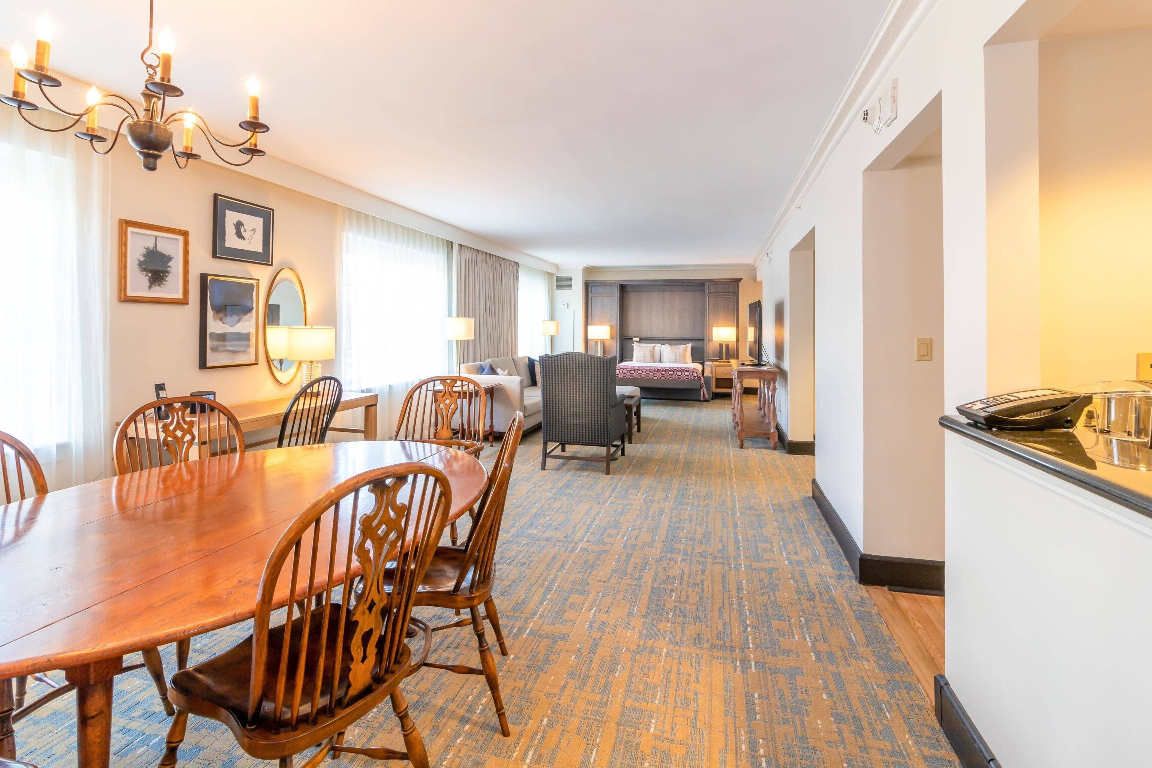 studio, 1 queen bed | premium bedding, in-room safe, desk, laptop workspace