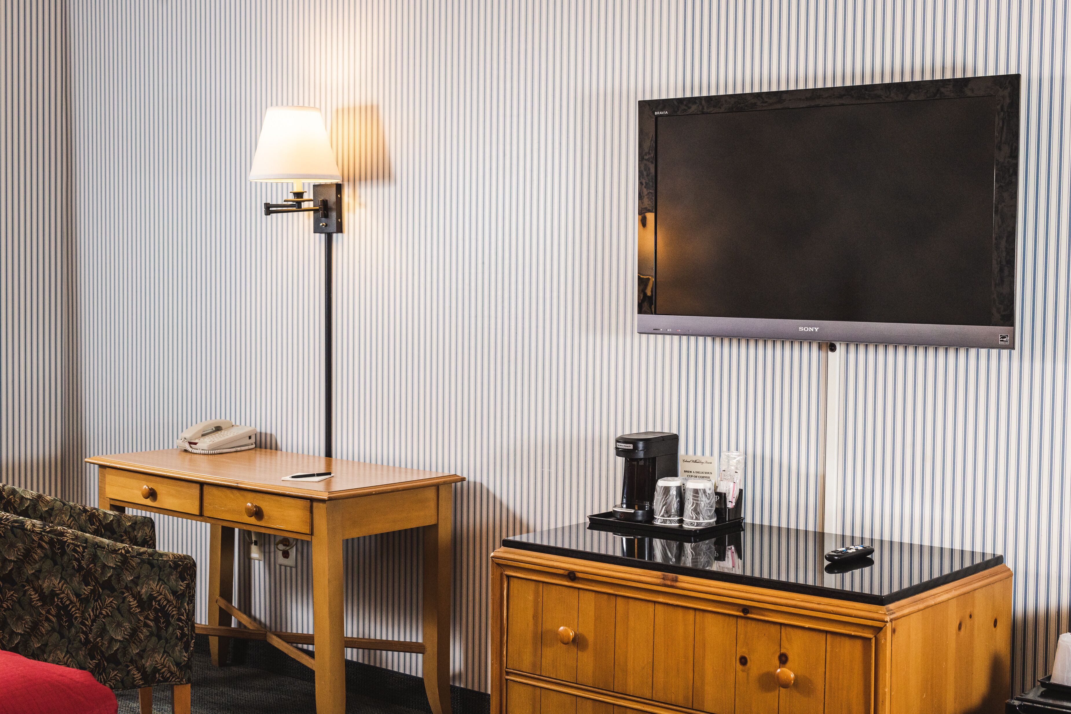 1 bedroom, premium bedding, desk, laptop workspace