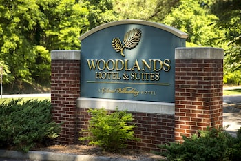 Williamsburg Woodlands Hotel & Suites, an official Colonial Will