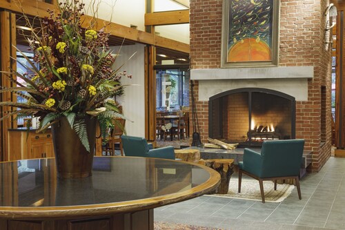 Williamsburg Woodlands Hotel & Suites, an official Colonial Williamsburg Hotel