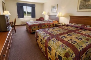 In-room safe, desk, blackout drapes, iron/ironing board - Baymont by Wyndham Dowagiac (Dowagiac)