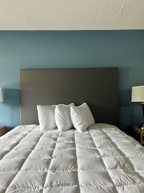 In-room safe, desk, blackout curtains, iron/ironing board - Baymont by Wyndham Dowagiac (Dowagiac)