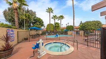Outdoor pool, open 10:00 AM to 9:30 PM, sun loungers