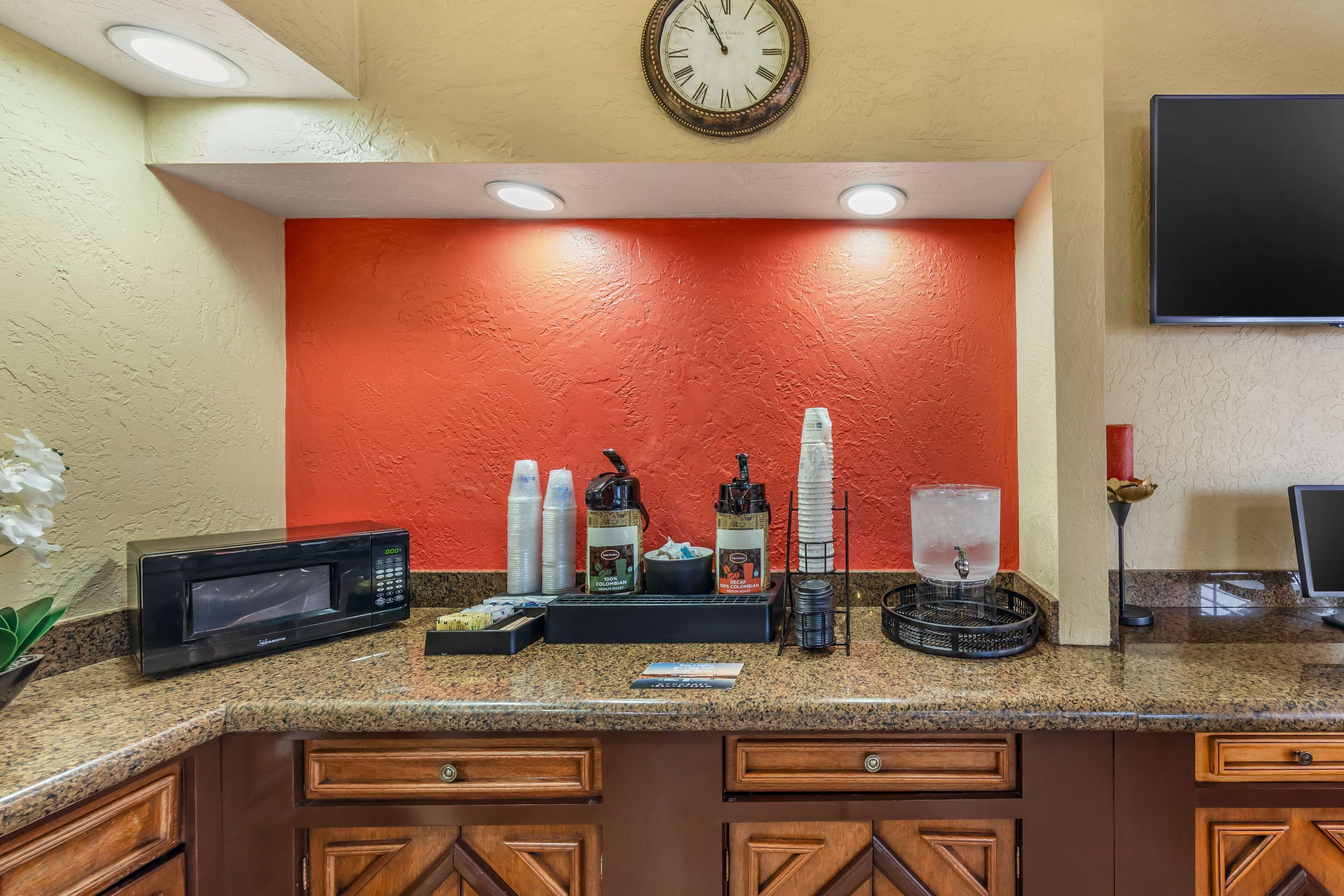 free daily full breakfast