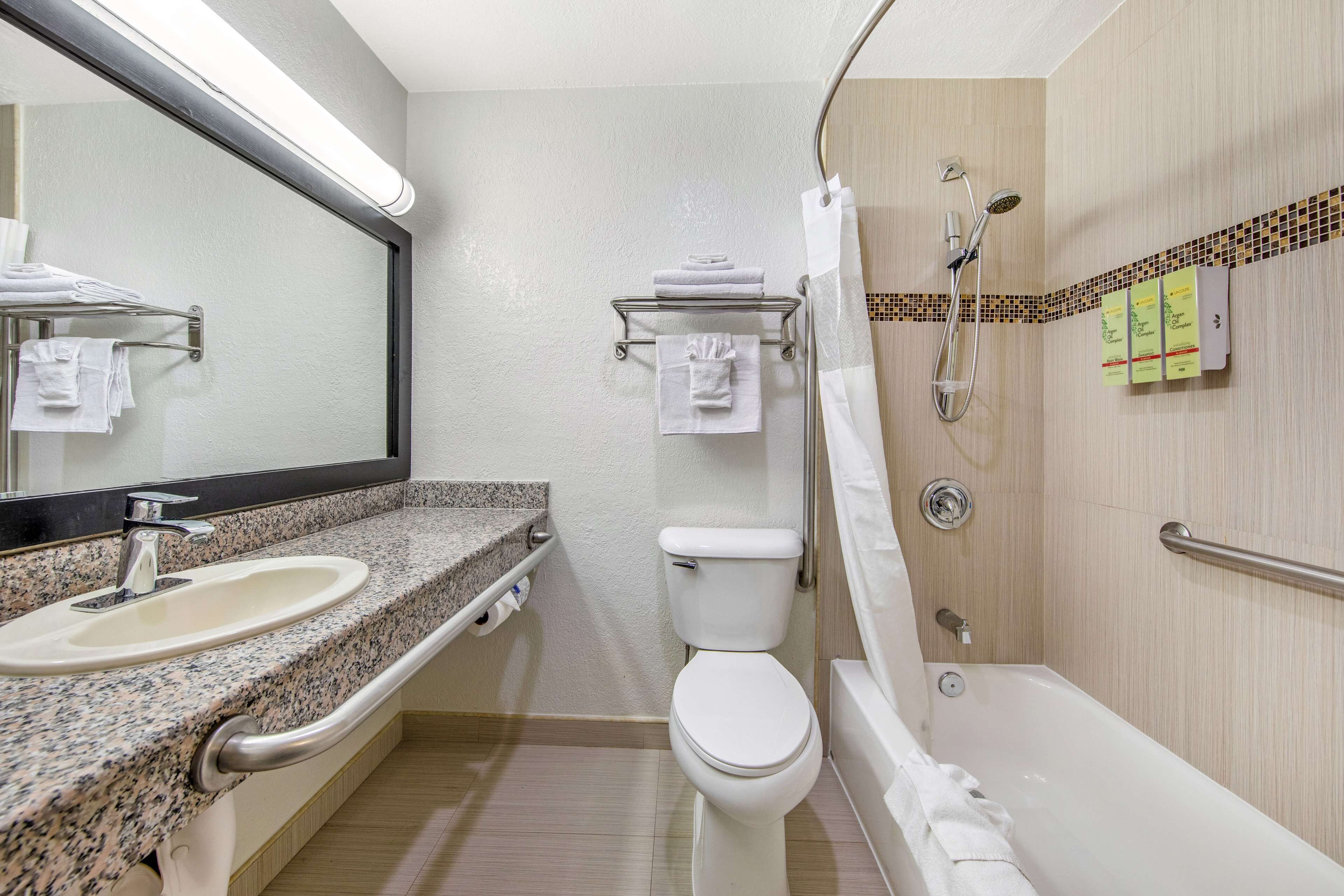 standard room, 2 queen beds, accessible, bathtub | bathroom | combined shower/bathtub, hydromassage showerhead, free toiletries