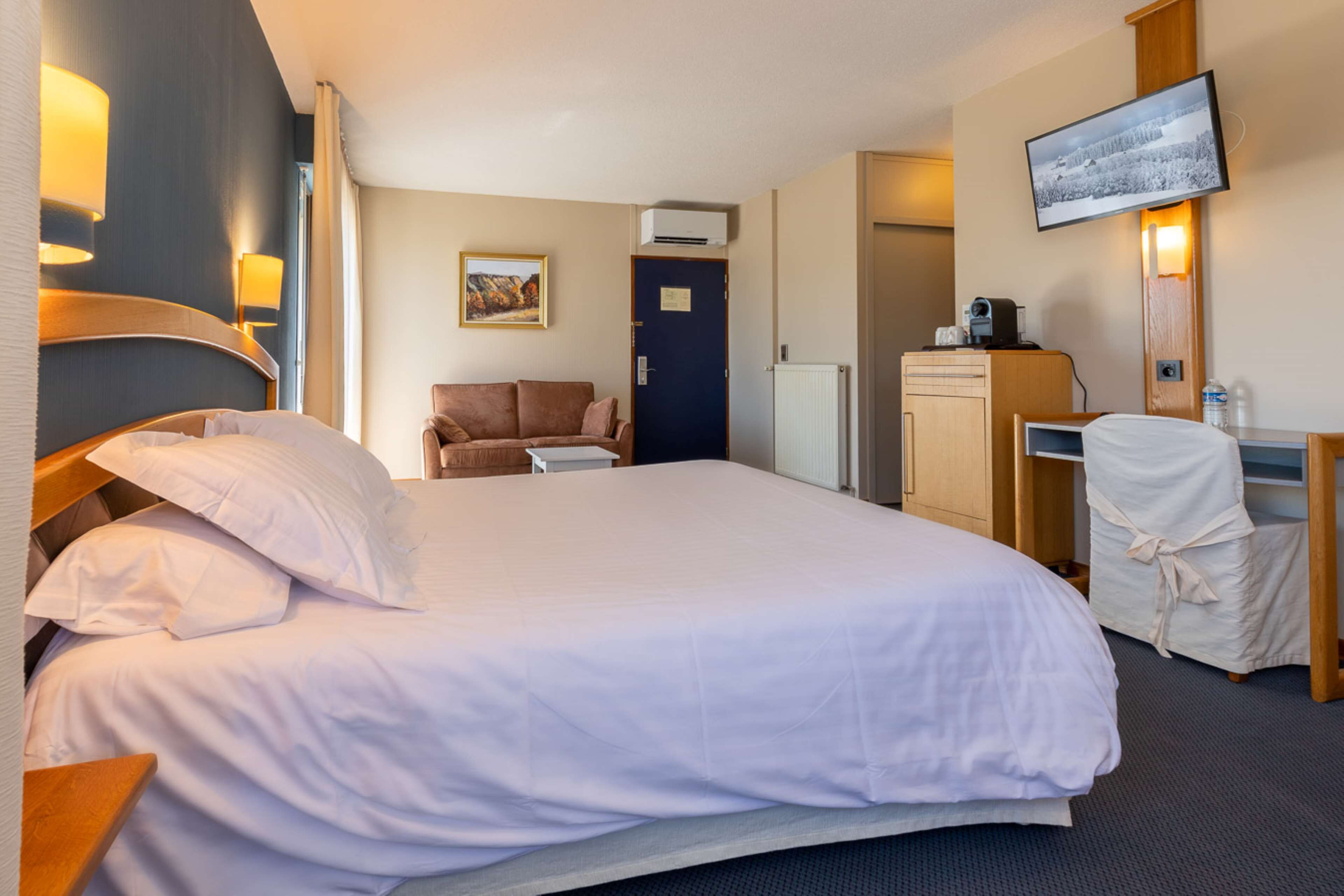 Familiekamer, Meerdere bedden, niet-roken (Living Room;with Sofabed) | 1 slaapkamer, luxe beddengoed, een kluis op de kamer