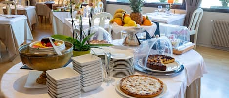 Aperto a colazione e cena, cucina regionale