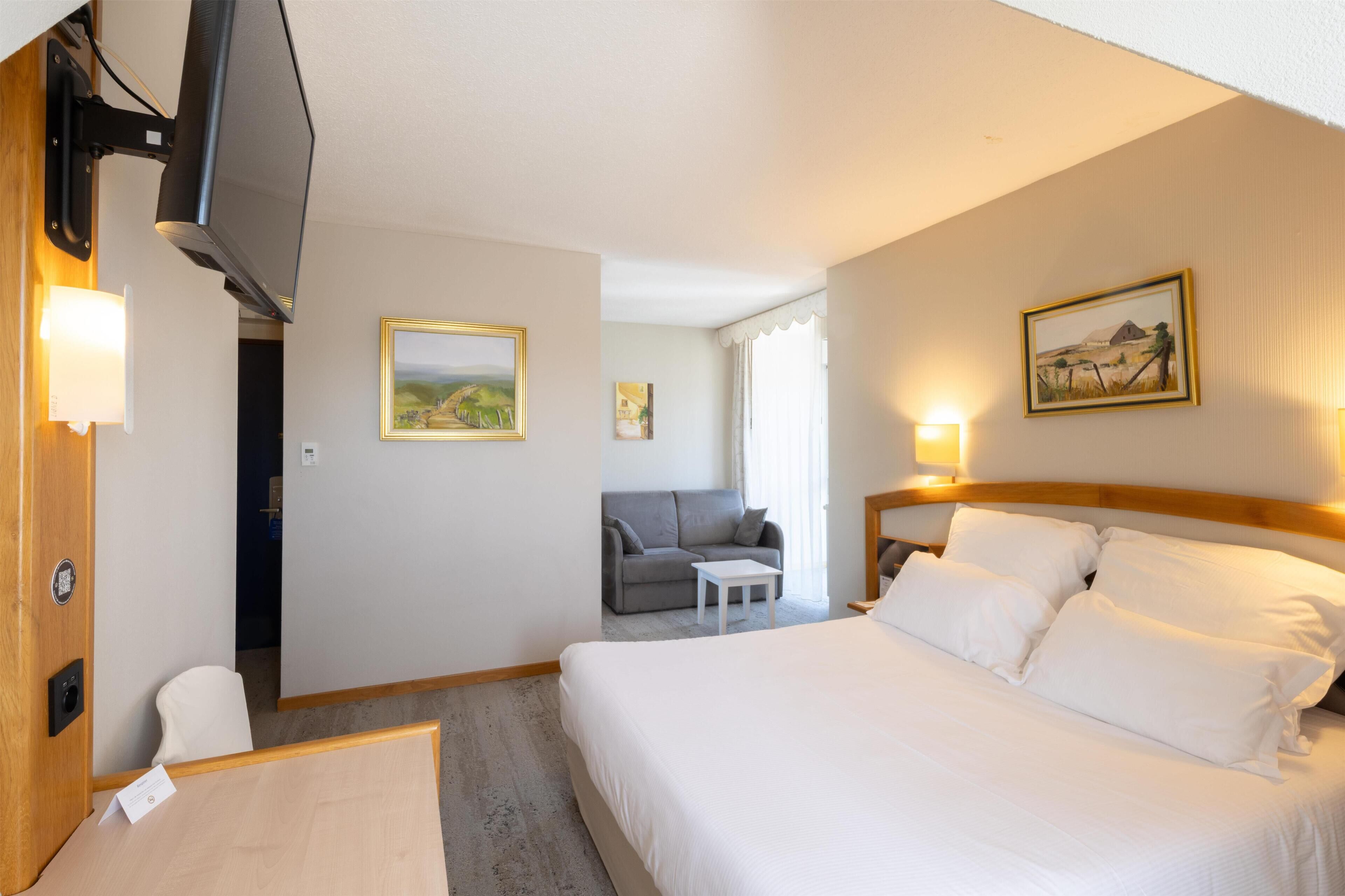 Junior Suite, 1 Queen Bed, Non Smoking (Living Room;with Sofabed)