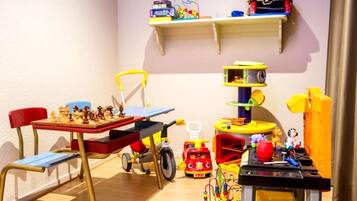 Tempat bermain anak – indoor