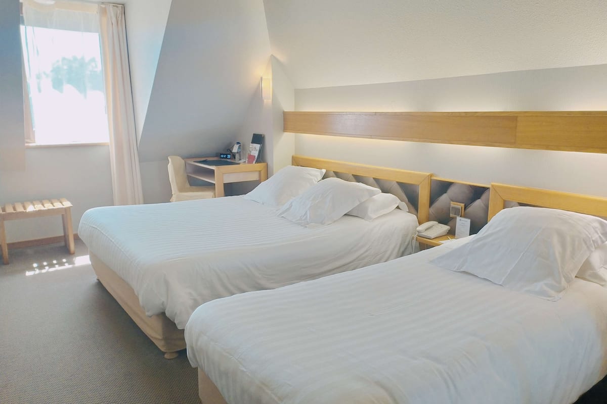 Comfort Room, Multiple Beds, Non Smoking | 1 bedroom, premium bedding, in-room safe, individually decorated