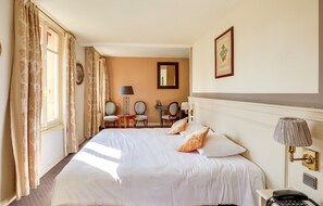 Minibar, desk, soundproofing, free WiFi