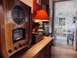 Se sirven comidas, cenas y cocina francesa