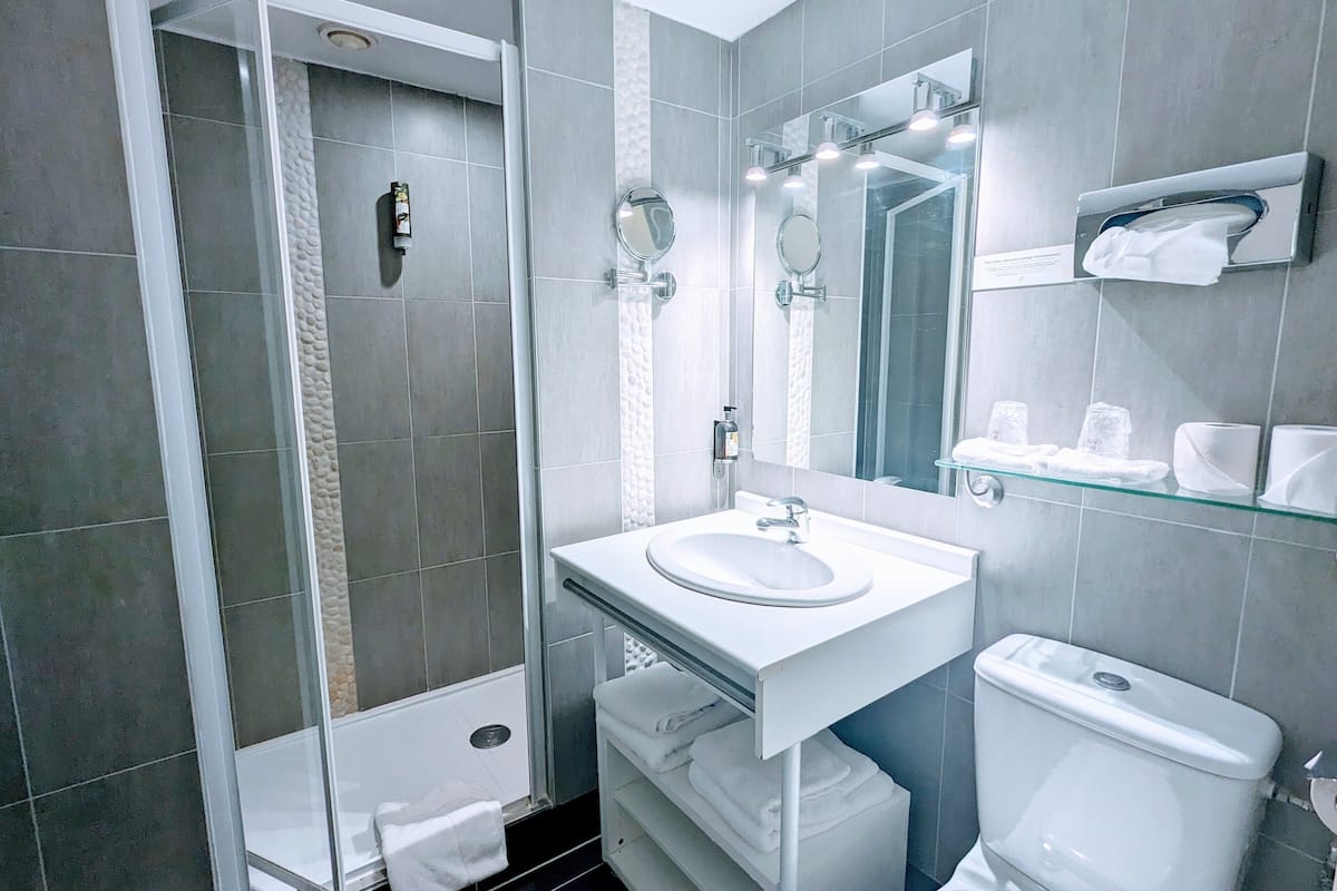 suite, garden view | bathroom | eco-friendly toiletries, hair dryer, towels, shampoo