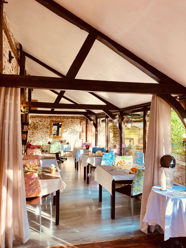 Lunch and dinner served, French cuisine