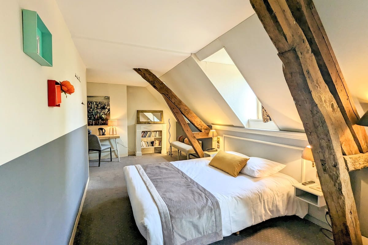 suite, garden view | hypo-allergenic bedding, individually decorated, desk, laptop workspace