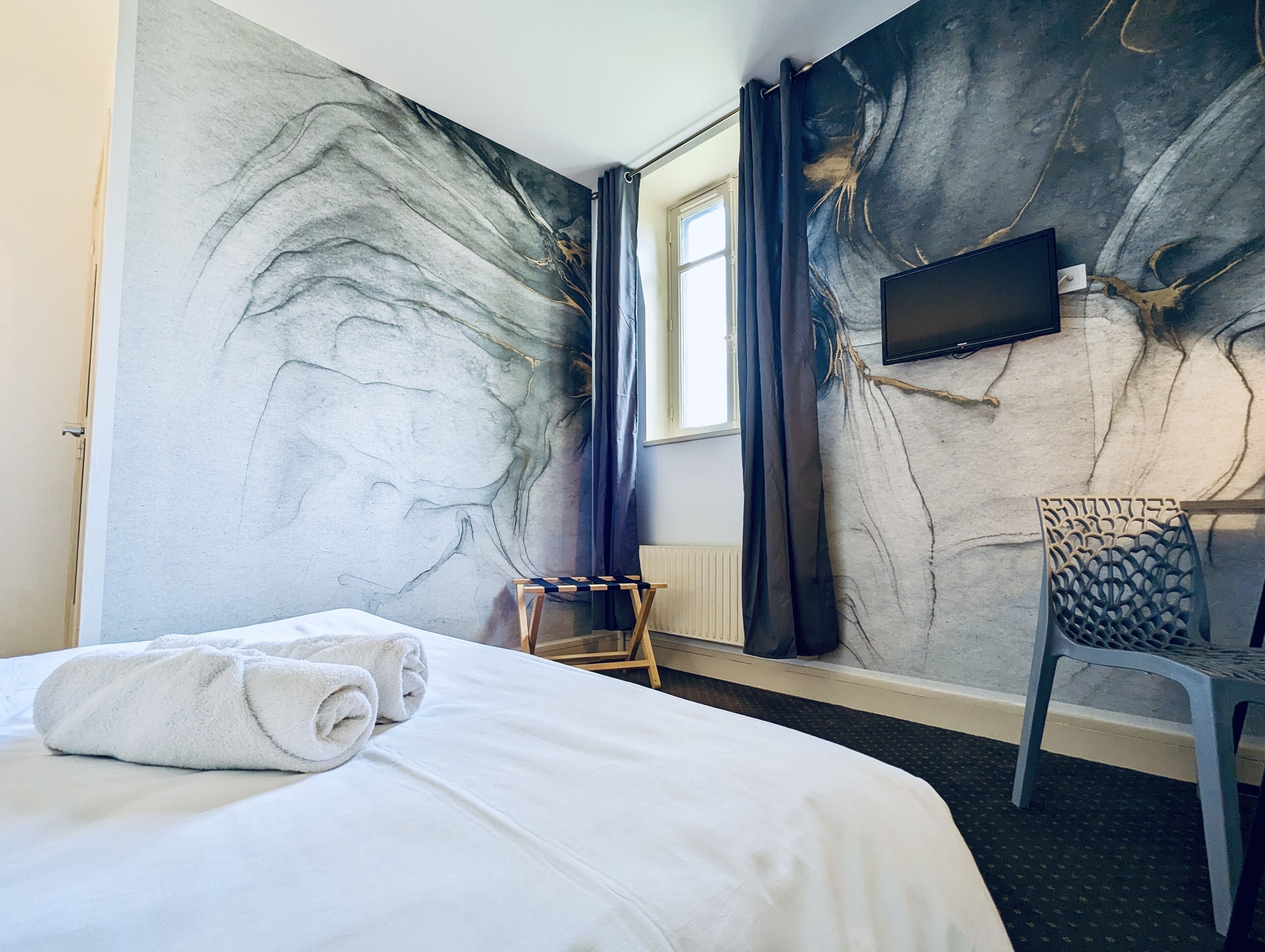 classic double room | hypo-allergenic bedding, individually decorated, desk, laptop workspace