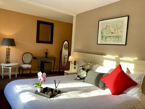 Minibar, desk, soundproofing, free WiFi