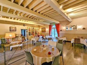 Lunch and dinner served, French cuisine