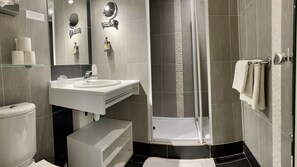 Standard Double Room | Bathroom - Château Corneille (Le Val d'Hazey)