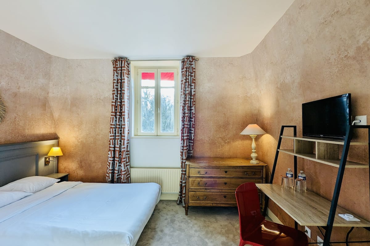 Standard-Doppelzimmer | Allergikerbettwaren, individuell dekoriert, Schreibtisch
