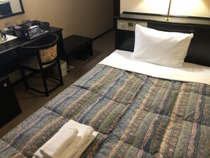Desk, blackout curtains, iron/ironing board, free WiFi - Chiyoda Hotel Nagoya (Nagoya)