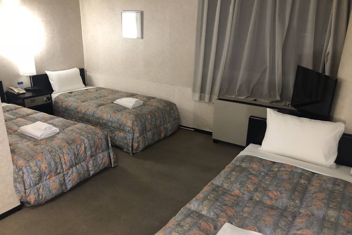 Triple Room, Smoking