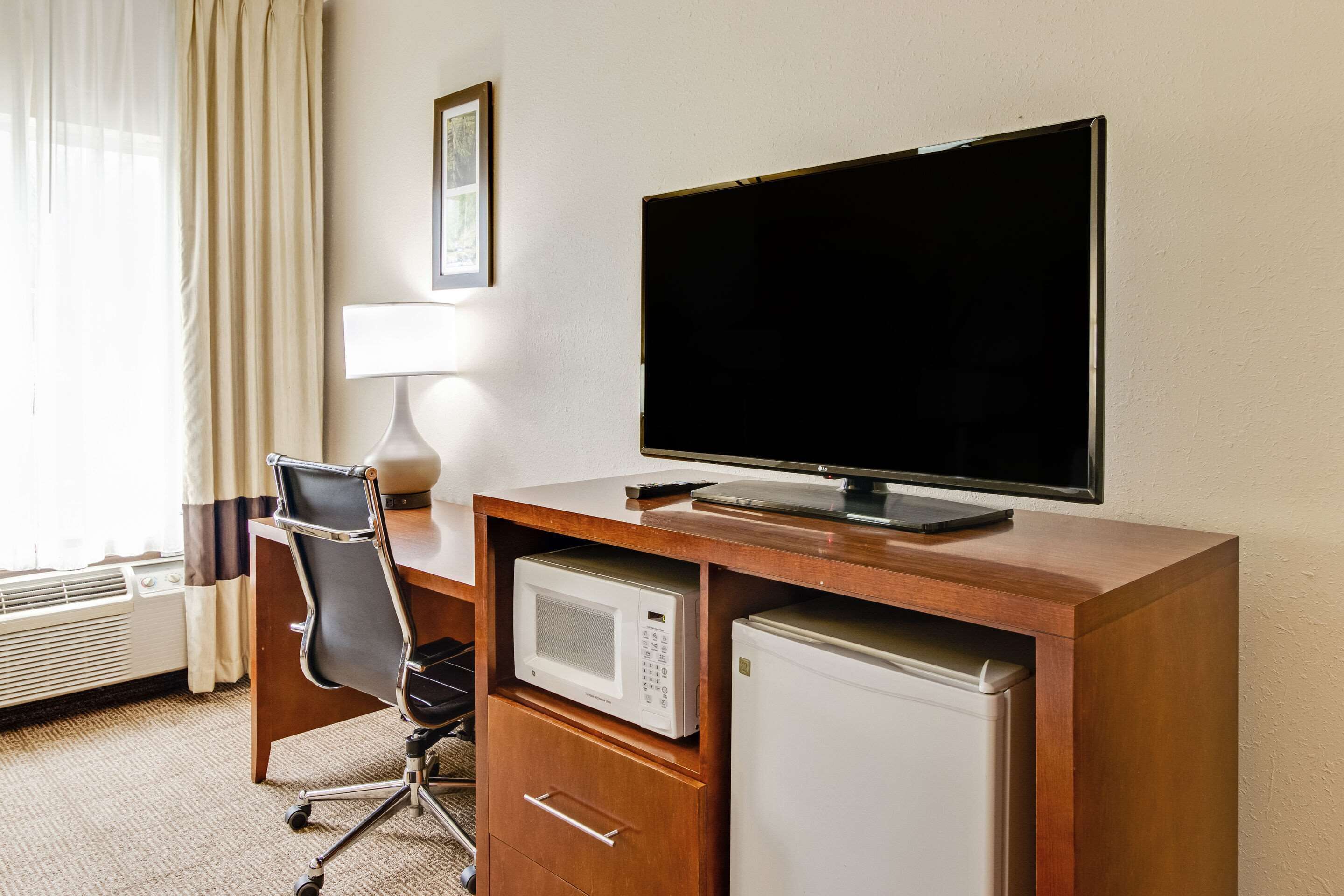 room, 1 king bed, non smoking | desk, blackout curtains, iron/ironing board, free cots/infant beds