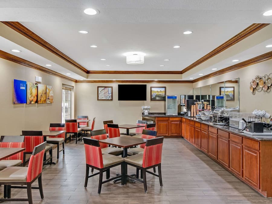 Free daily buffet breakfast