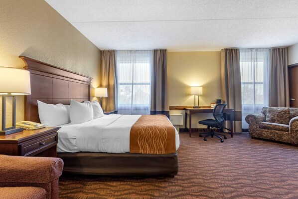 In-room safe, desk, iron/ironing board, rollaway beds - Comfort Inn & Suites Branson Meadows (Branson)