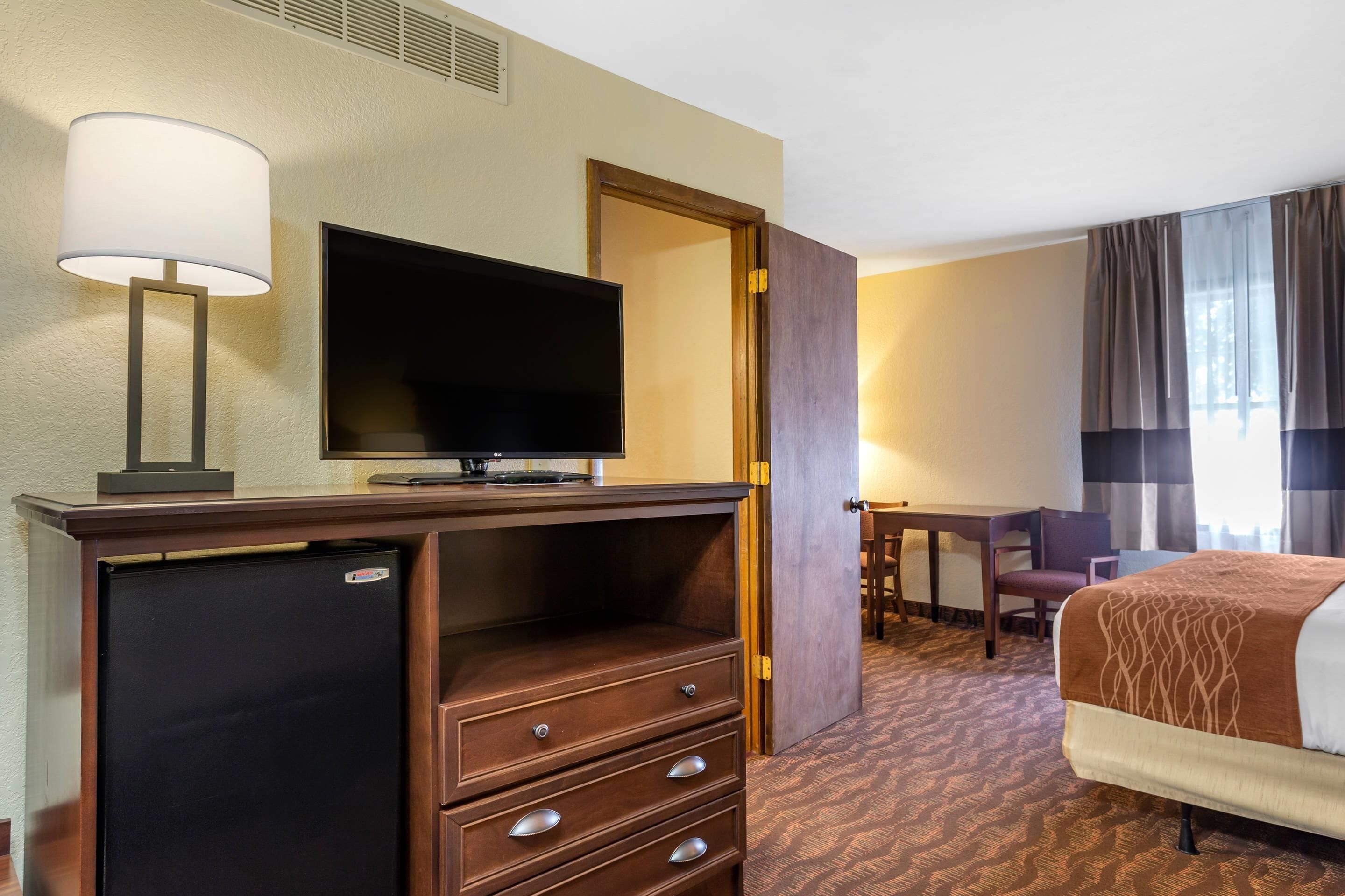 In-room safe, desk, iron/ironing board, rollaway beds (surcharge)
