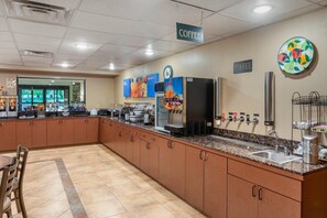 Free buffet breakfast - Comfort Inn & Suites Branson Meadows (Branson)