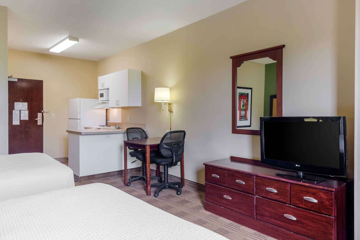 studio, 2 double beds, non smoking | premium bedding, desk, iron/ironing board, free wifi