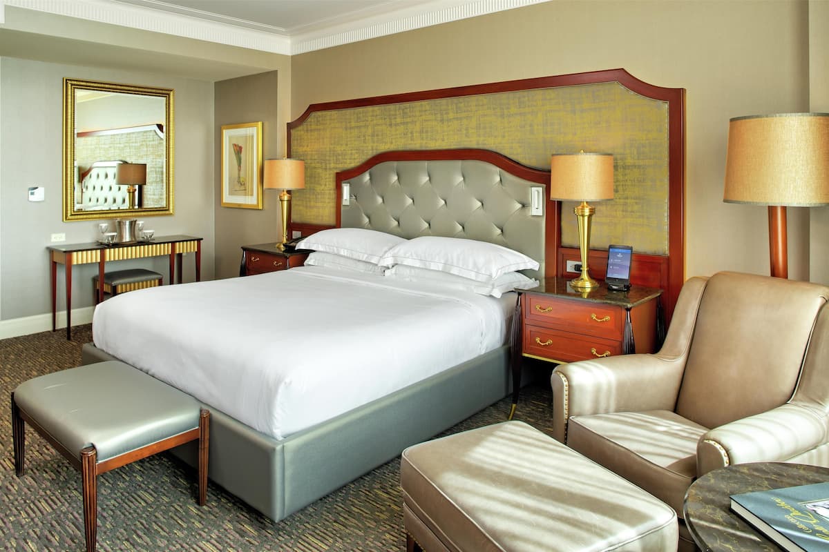 Executive-Zimmer, barrierefrei, Zutritt zur Club Lounge (Lake View) | Hochwertige Bettwaren, Minibar, Zimmersafe, Schreibtisch