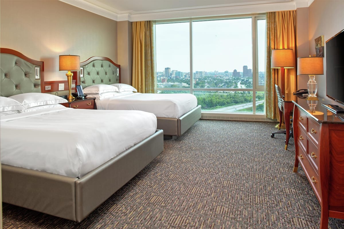 Zimmer, Zutritt zur Club Lounge | Hochwertige Bettwaren, Minibar, Zimmersafe, Schreibtisch