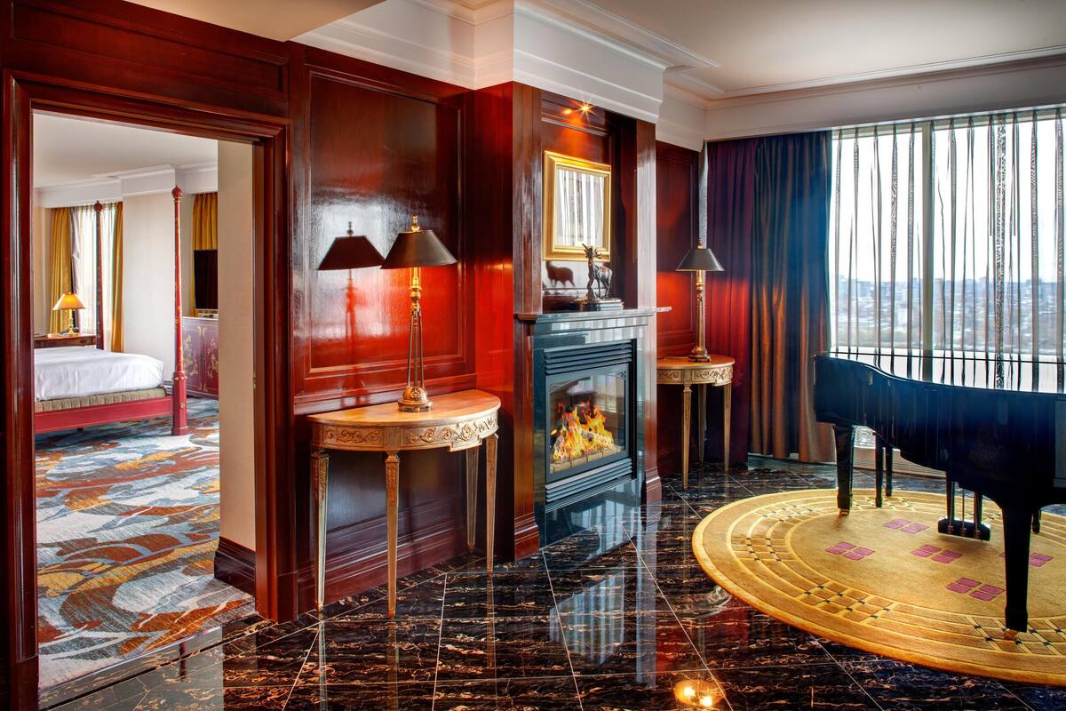 Royal Suite, 1 Katil Raja (King) | Peralatan tempat tidur premium, bar mini, peti besi dalam bilik, meja 