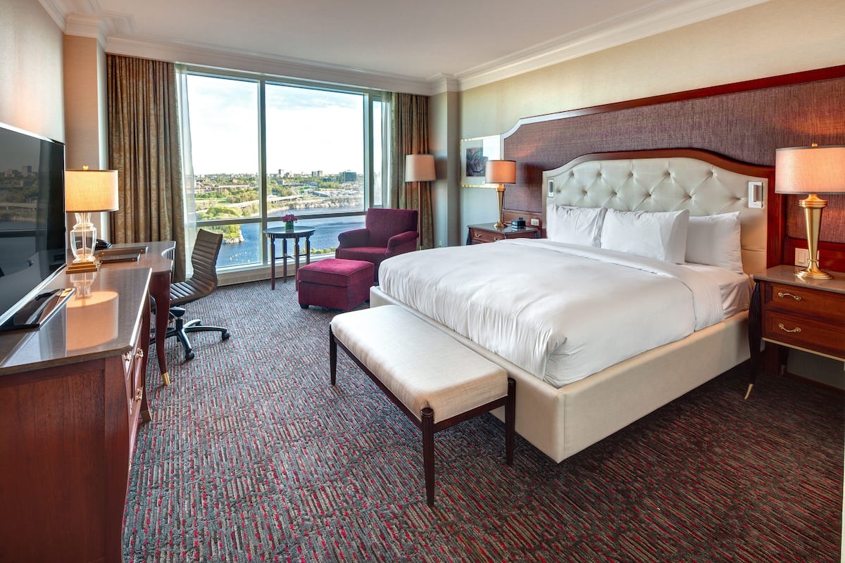 Deluxe, King-Bett | Blick auf den See