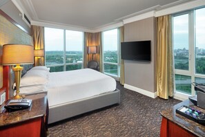 Suite, Club lounge access | Premium bedding, minibar, in-room safe, desk - Hilton Lac-Leamy (Gatineau)