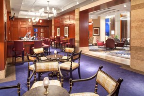 3 bars/lounges