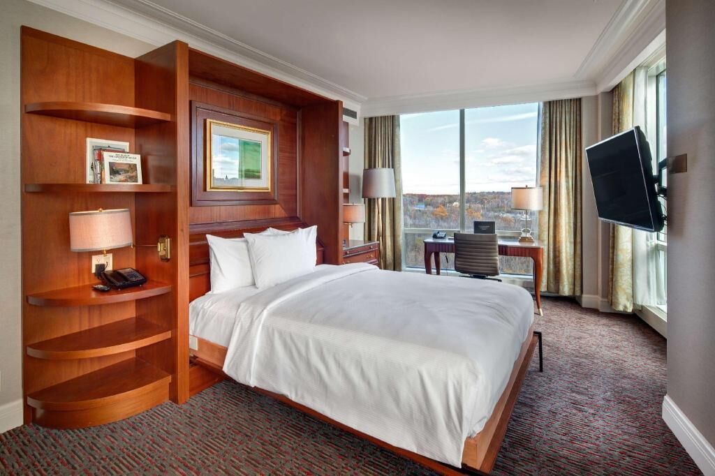 Premium bedding, minibar, in-room safe, desk