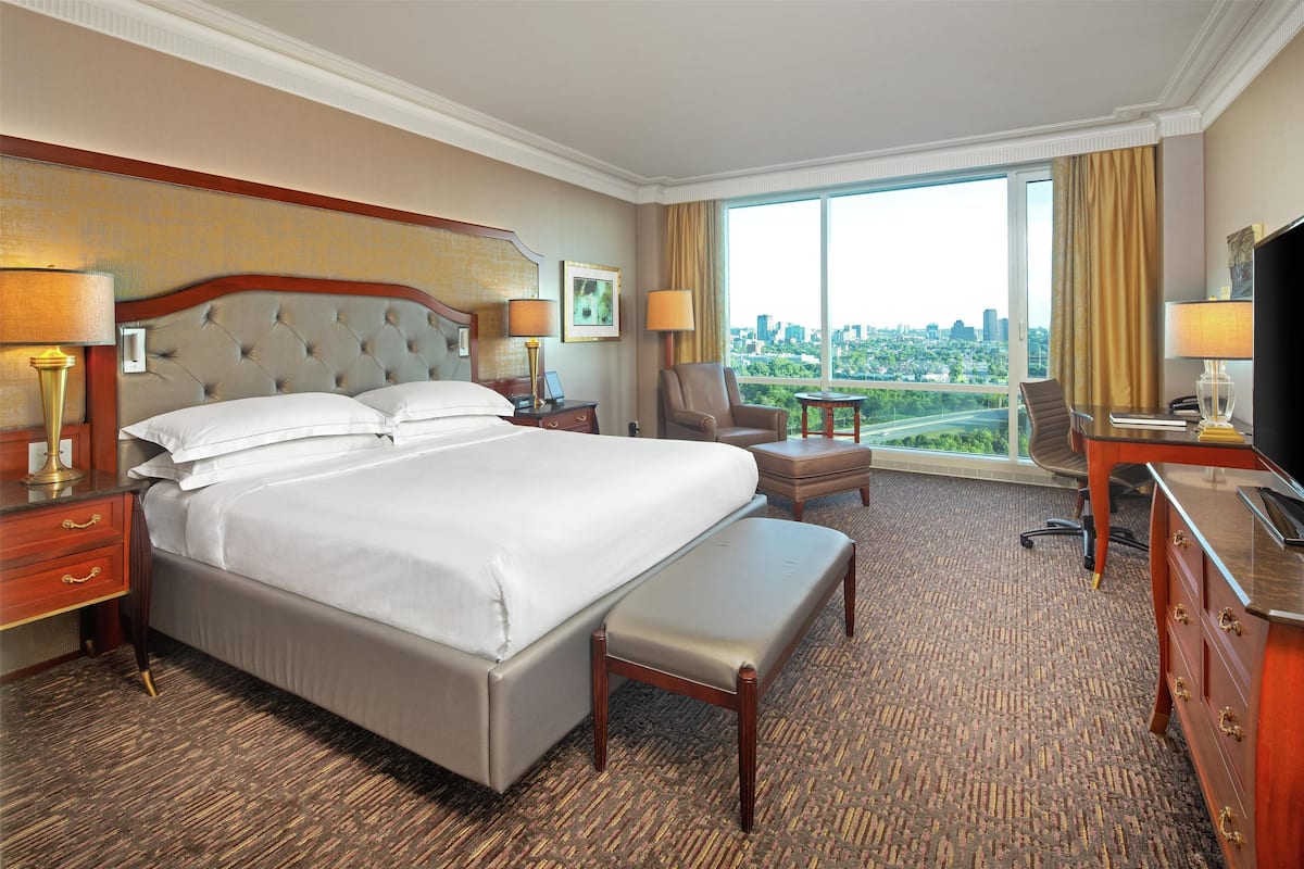 Hochwertige Bettwaren, Minibar, Zimmersafe, Schreibtisch