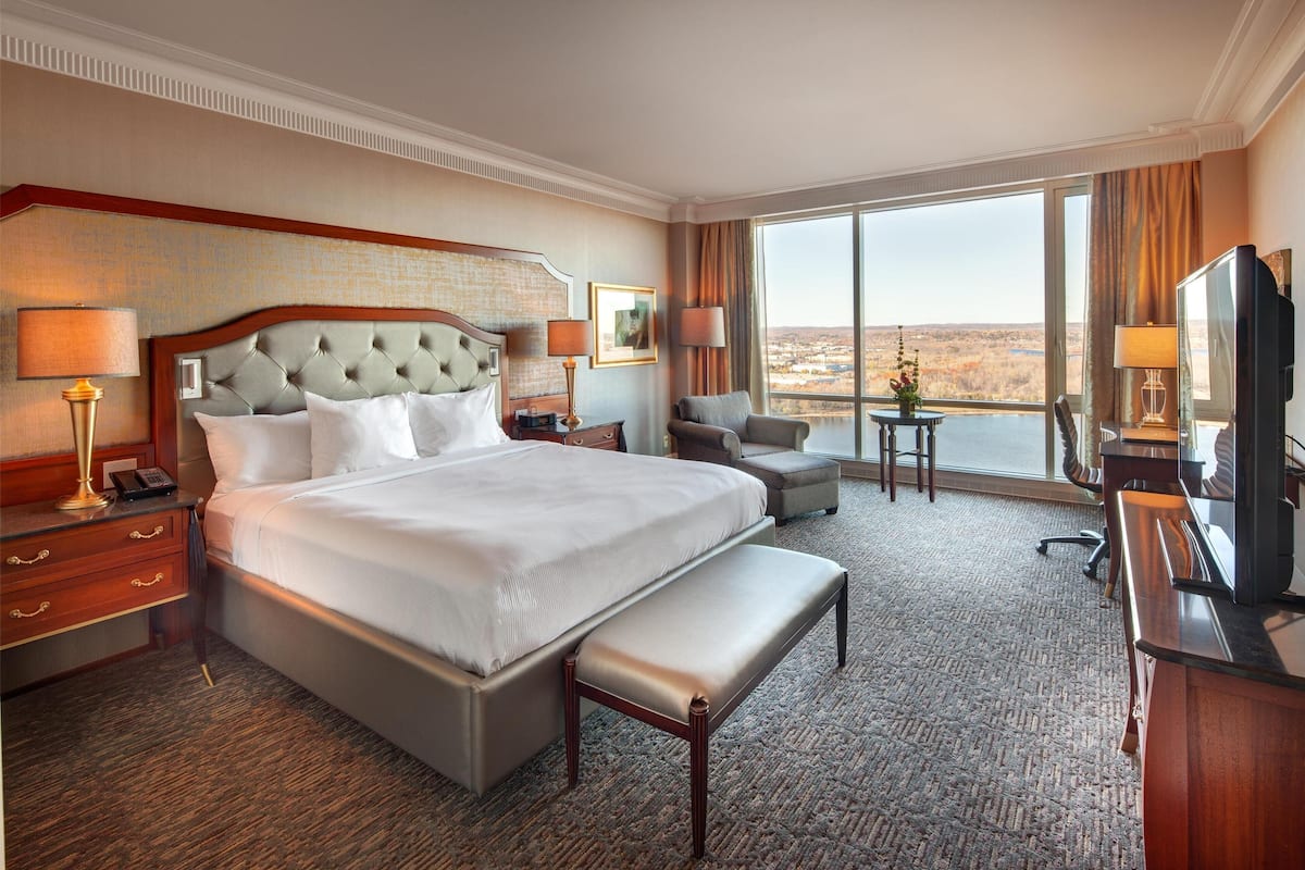 Executive-Zimmer, Zutritt zur Club Lounge, Seeblick | Hochwertige Bettwaren, Minibar, Zimmersafe, Schreibtisch